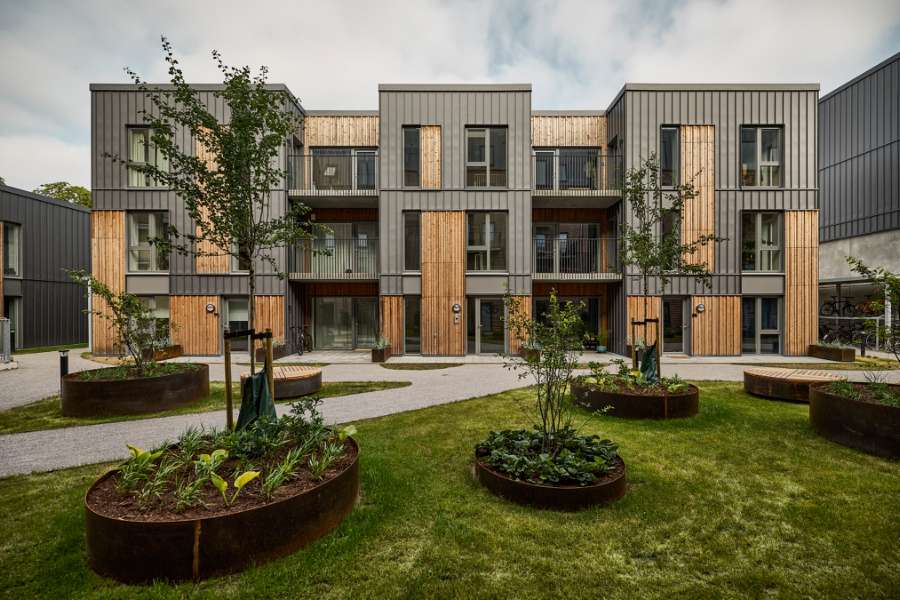 Steel profiles and wood united on the façade of modern homes in Aalborg, Badehusvej 1, 9000 Aalborg